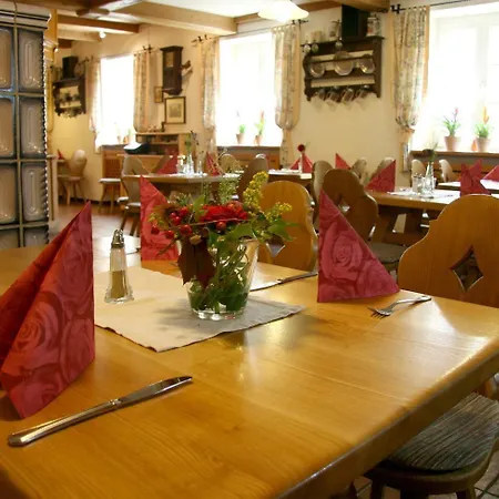 Zur Linde 酒店 Hohenpolding