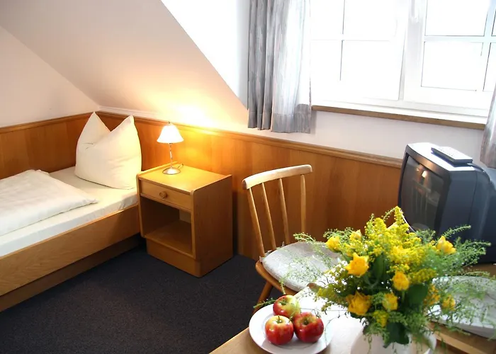 Zur Linde Hotel Hohenpolding
