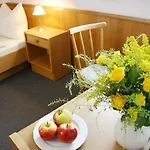 Zur Linde Hotel