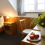 Zur Linde Hotel Hohenpolding