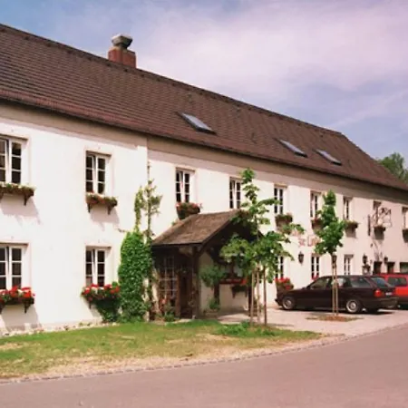 Отель Zur Linde Hohenpolding