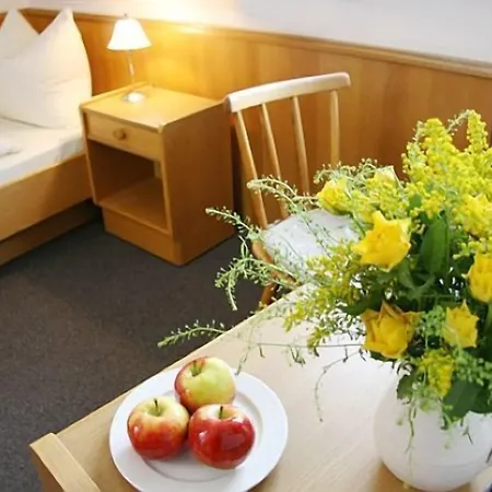 Zur Linde Отель