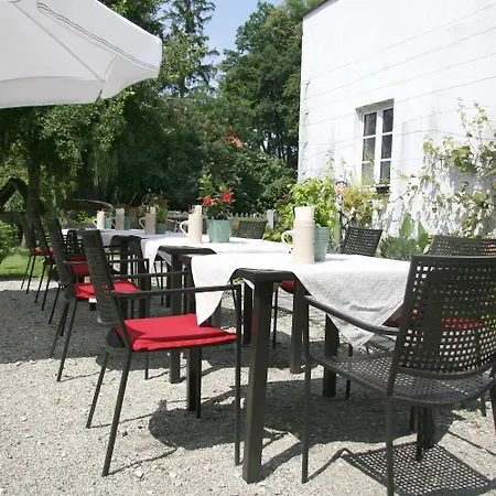 Отель Zur Linde 3*