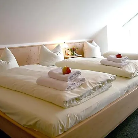 Zur Linde 3*