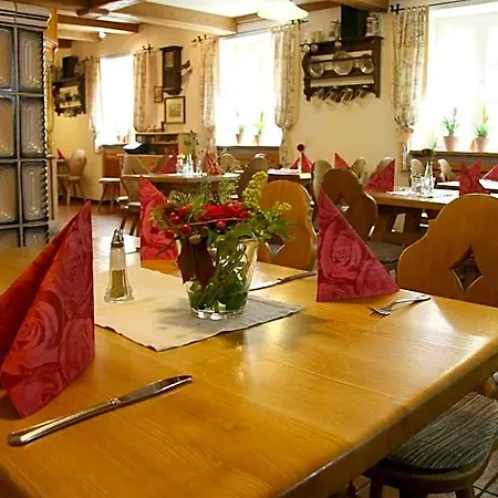 Zur Linde Hotel 3*