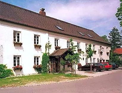 Zur Linde 3*