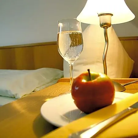 Hotel Zur Linde 3*