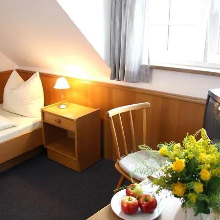 Zur Linde Отель Hohenpolding