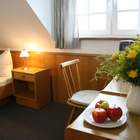 Zur Linde Отель Hohenpolding