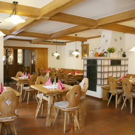 Zur Linde Отель Hohenpolding