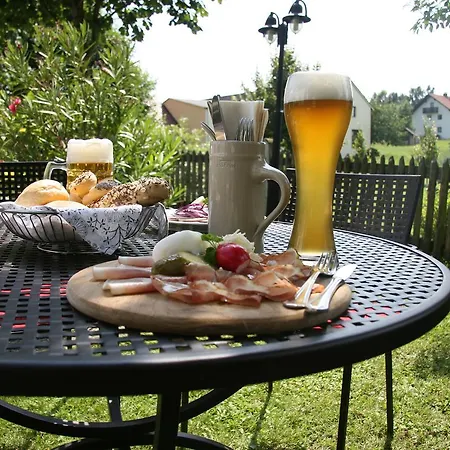 Zur Linde Отель Hohenpolding