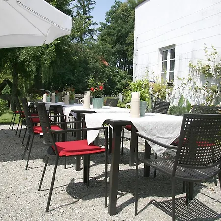 Zur Linde 3*